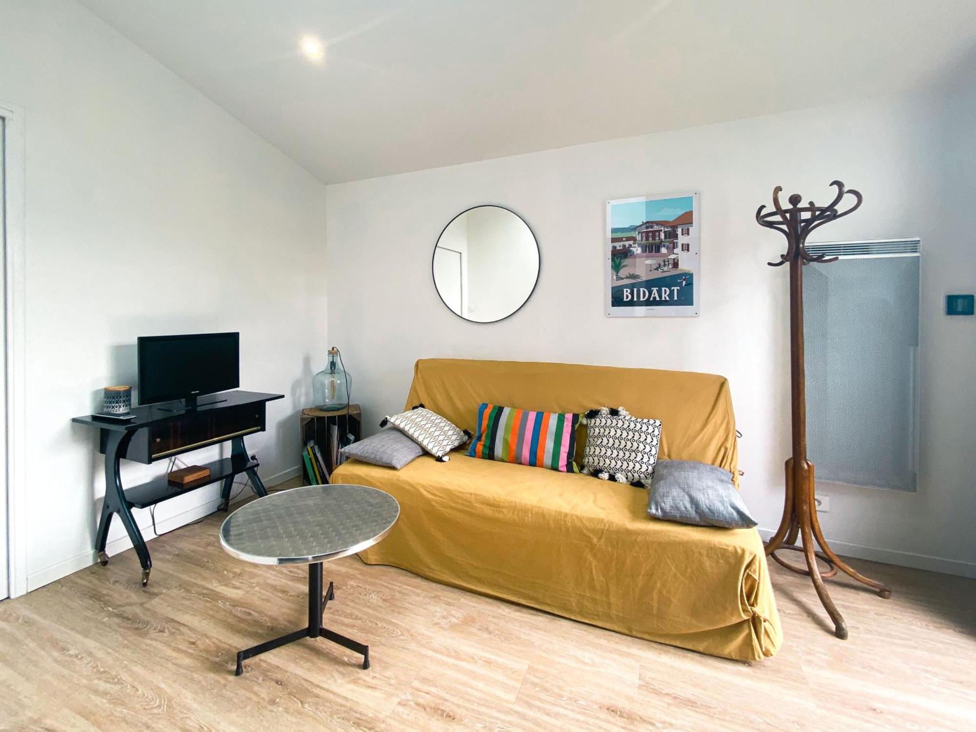 Ilbarritz, T2 Proche Plage/parking/terrasse Apartment *