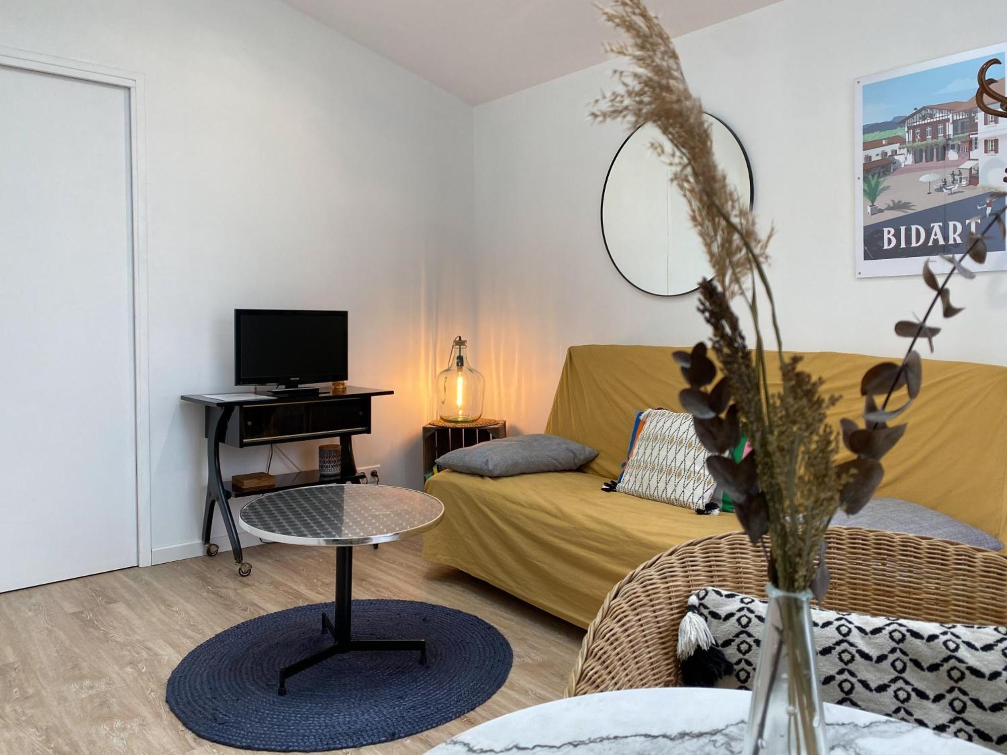 Apartment Ilbarritz, T2 Proche Plage/parking/terrasse